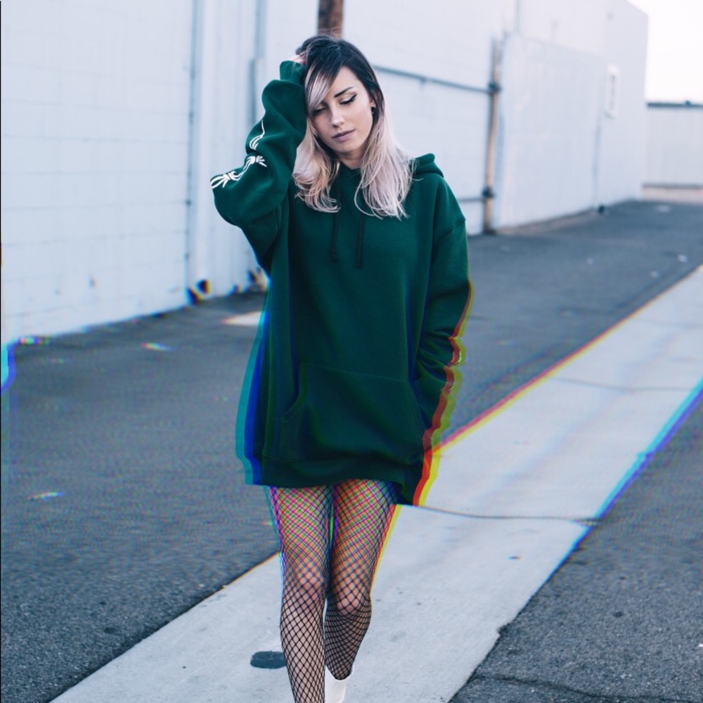 FREE BONUS BEAUTY/CLOTHING ITEM WITH ALL SALES:)